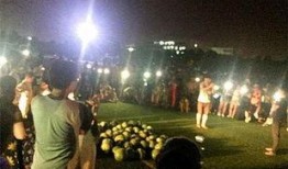 大学男生尴尬吃瓜现场,大学男生吃瓜现场揭秘