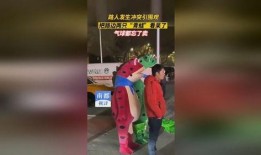 路边青蛙吃瓜,路边青蛙的夏日瓜果盛宴