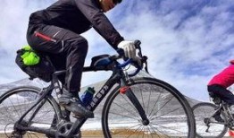 快乐骑行吃瓜,畅享夏日吃瓜时光