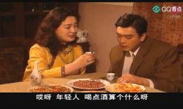 婶婶和侄子吃瓜,婶婶与侄子共享夏日瓜趣