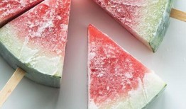 吃瓜是怎么吃雪糕的