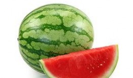 广州雨天吃瓜事件,市民雨中共享瓜果，共度欢乐时光