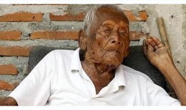 老人吃瓜突然死亡,老人吃瓜意外离世引发食品安全关注