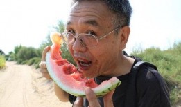 高难度吃瓜雕塑,艺术与幽默的完美融合