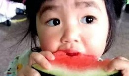 孩子吃瓜可爱头像,孩子吃瓜可爱头像背后的温馨故事
