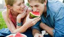 吃瓜睡觉肚子疼,揭秘日常生活中的健康隐患