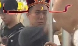 地铁判官吃瓜,揭秘都市地铁里的奇闻轶事