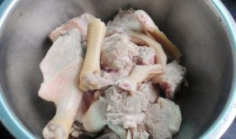 白子瓜炖鸭肉吃,滋补养生，美味佳肴的完美融合