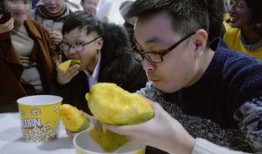 表白现场吃瓜,吃瓜群众见证浪漫表白时刻