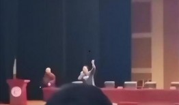 散场吃瓜的视频,吃瓜群众镜头下的精彩瞬间